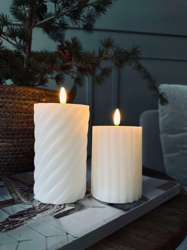 LED-Blockkerzen / Design – 2 Stk. Weiß gestreift