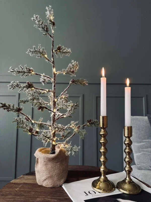 Weihnachtsbaum mit Zapfen und Lichterkette - 70 cm