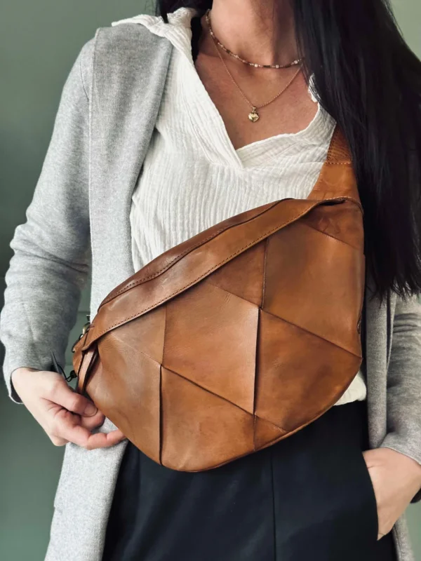 Exklusive handgeflochtene Bauchtasche - Cognac
