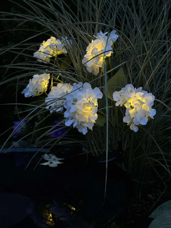 Hortensie mit Solarzellen - Weiß