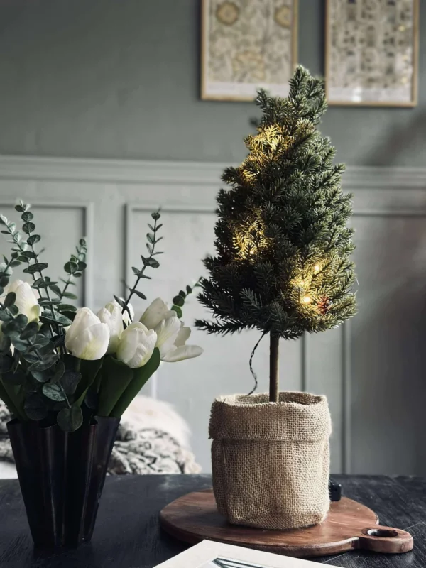 Weihnachtsbaum mit Lichterkette - 50 cm.