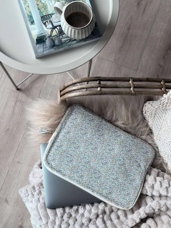 Hülle für iPad / Laptop - Blumen