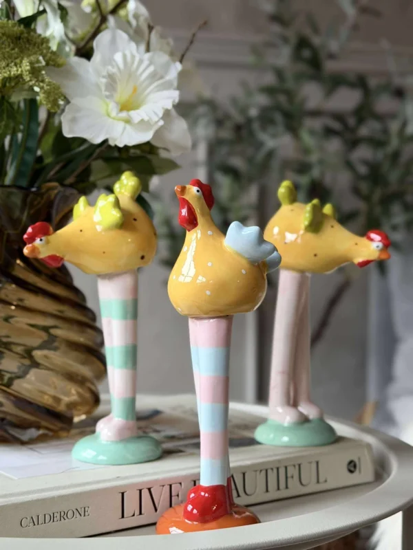 Huhn mit langen Beinen - Gelb mit Punkten
