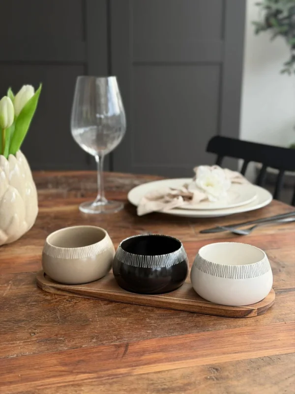 Tapas – 3 Schalen auf langem Tablett