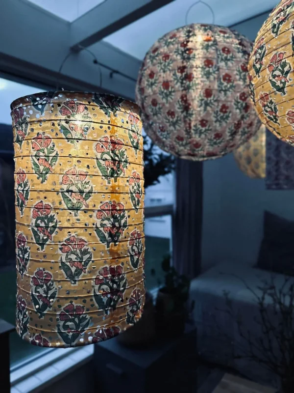 Lampe cylinder med solceller – Flower Orange - VIAMAJA.DK