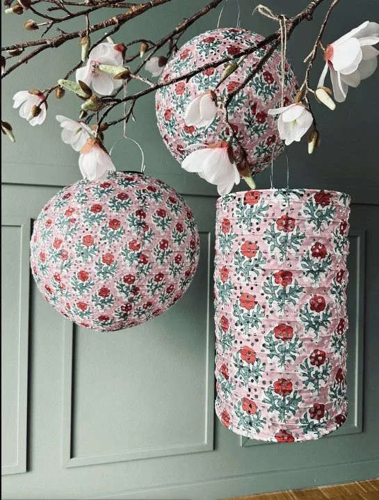 Lampe cylinder med solceller – Flower Rose - VIAMAJA.DK