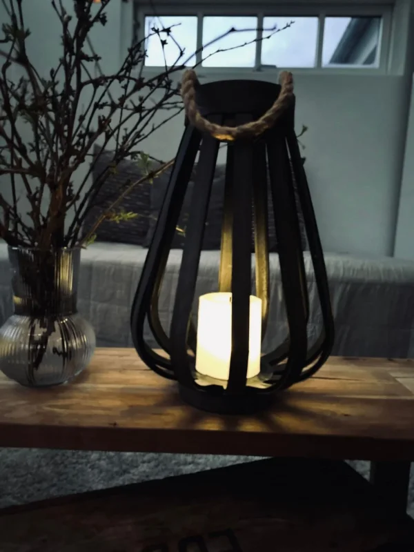 Lanterne med solceller – Dark 34cm - VIAMAJA.DK