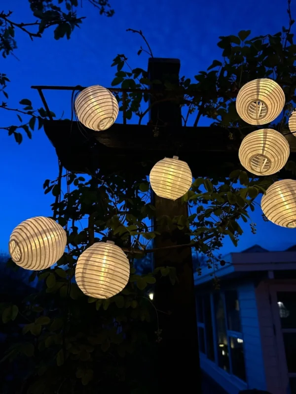Led solcelle lyskæde Mary , 20 hvide kugler - VIAMAJA.DK