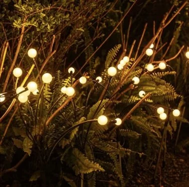 LED Spyd med 10 kugler - Lyser via solceller - VIAMAJA.DK